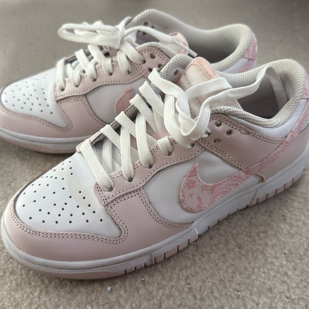 USED Women’s NIKE Pink Paisley in size 5.5 Women.